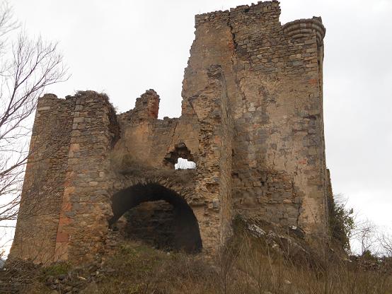 Les ruines du château de Coustaussa